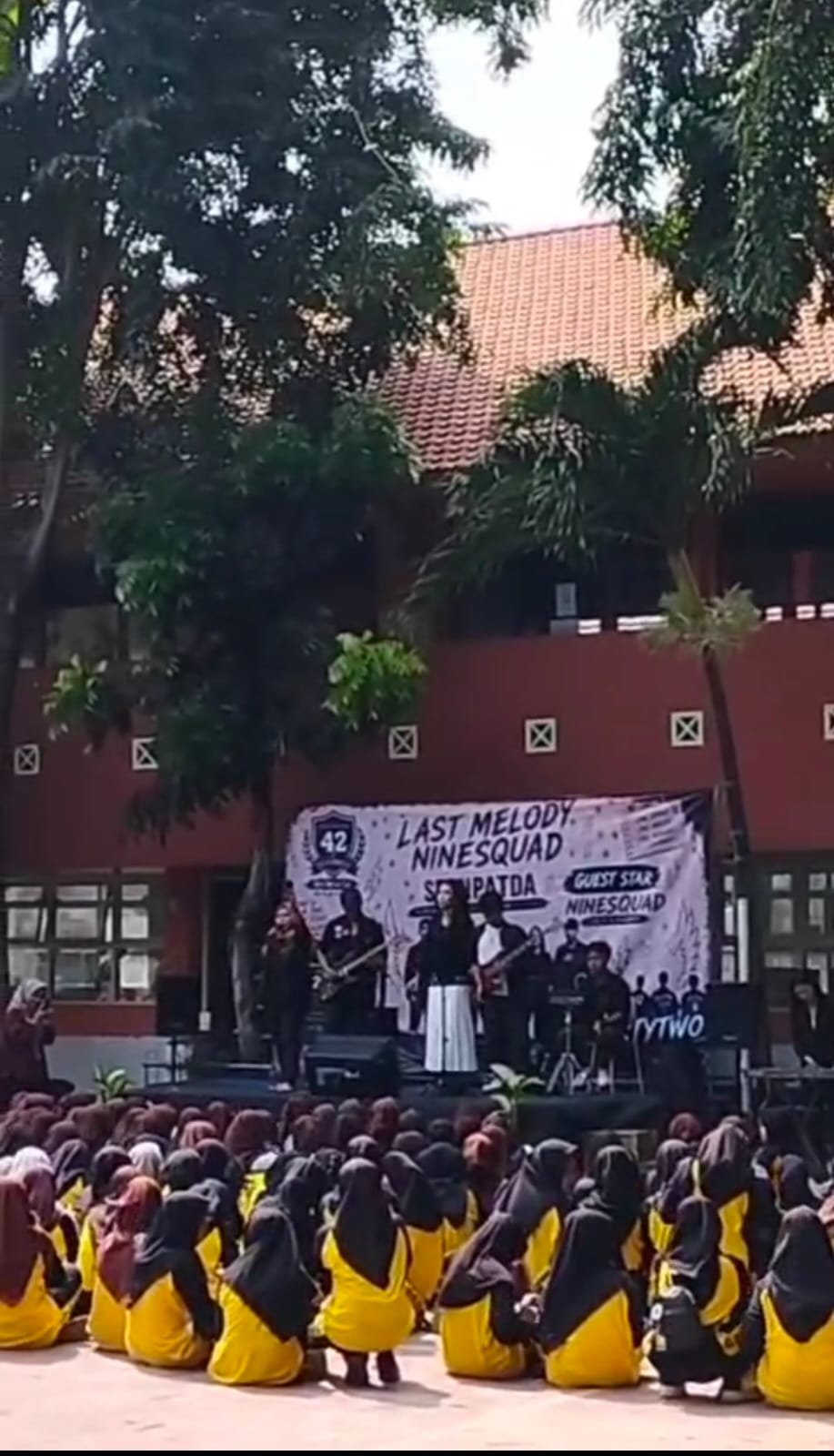 Thumbnail Band